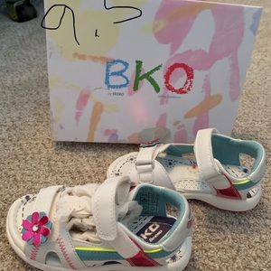 Beeko Girls Sandals 9.5